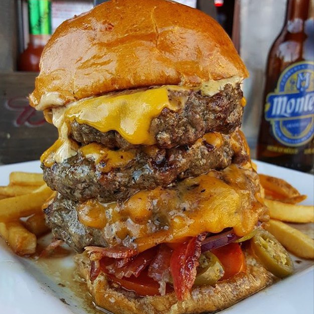 It's safe to say our friend @quake89 is really about that Burger Life!! What we have here is three 1/2 pounders cooked medium rare, cheddar cheese, bacon, jalapeños, red onions and a grilled tomato!! #😍 #🏆 #🍔 #😳 #💣 #🔥 || #YouGottaEatThis #YGET #WDYET ||