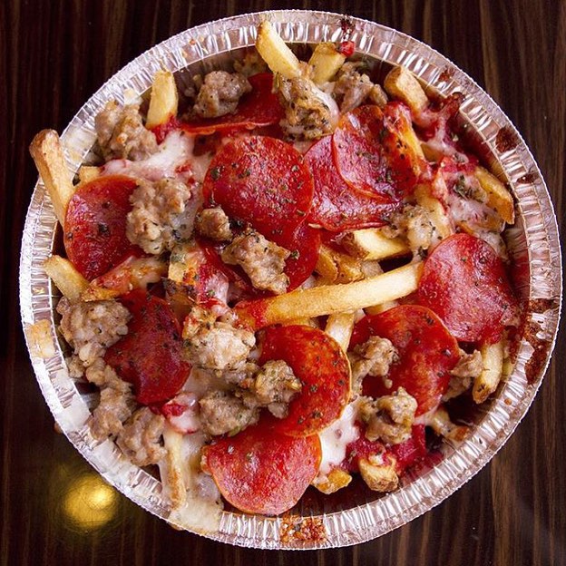 There’s nothing better than Pizza Fries from @rosecitypizza for an after #xmas snack!! || #yougottaeatthis #yget #wdyet #pizza #fries || #💣 #😍 #🍕 #🍟