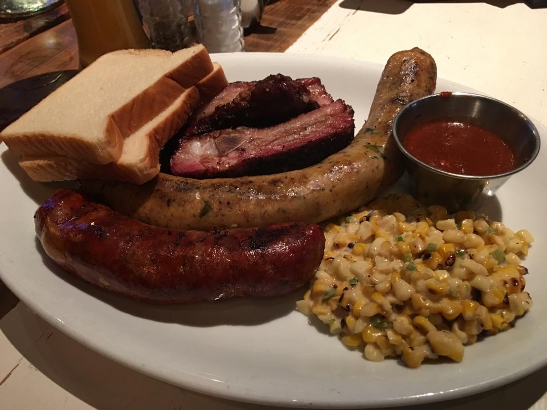We’re enjoying #nfl #sunday #football @haymerchant in #Houston #Texas thanks to this @bloodbrosbbq three #meat plate featuring #pork #ribs, #smoked #boudin, smoked #hot links and creamed #corn! #yget #ygethou #ygethtx #ygetbbq #yougottaeatthis #tejas #bbq 🌽🐷🍴