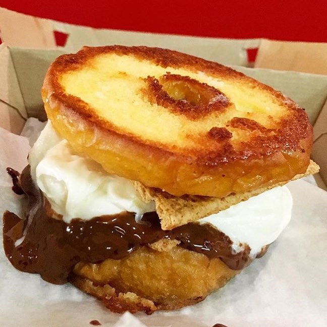 You might have been going wild because you realized how good glazed donuts are. Now imagine……having s’mores in between the two. Please understand things just got real thanks to @another_bite #YGET #YouGottaEatThis #WDYET