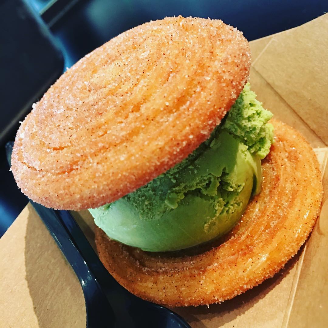 A trip to #LosAngeles would not be complete without the original #churro #icecream #sandwich!
We opted for a scoop of #Japanese #matcha #greentea infused #milk #ice #cream! #ygetla #yougottaeatthis 🇲🇽🍦🍵🇯🇵😋