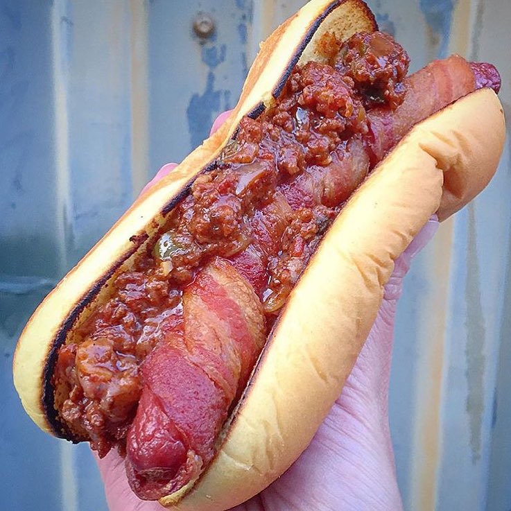 @cy_eats is showing you one of the best eats to have for days like this. #YGETSports Edition Deep Fried Bacon Wrapped Chili Dog from @hard_times_sundaes from the looks of it there’s no more to say. Just be prepared for #GameDay #Football What are you guys eating today?? #YGET #YouGottaEatThis #WDYET