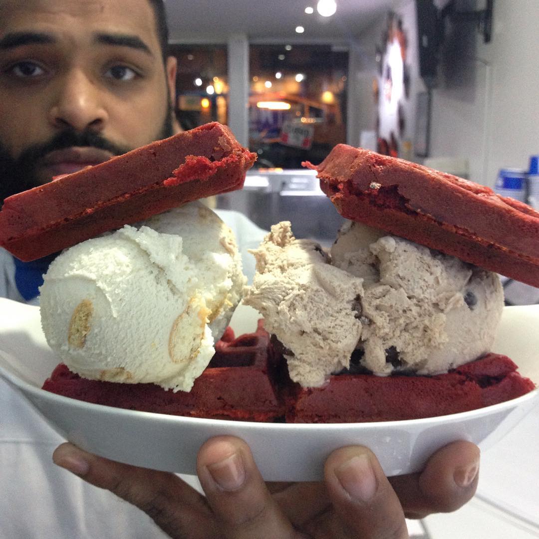 We’re out late night hanging with our friends at @MikeyLikesItIceCream enjoying late night #Snacks!! This Red Velvet Waffle with a scoop of [#BradyBunch] = Banana pudding ice cream, Vienna fingers & vanilla wafers along with a scoop of [#TruffleShuffle] = Milk chocolate ice cream, chocolate covered marshmallows with chocolate chips!! This right here will put you in a #IceCream COMA for Sure!! || #😍 #💣 #🔥 #🔑 #🏆 #YouGottaEatThis #YGET #WDYET #LeadersOfTheNewScoop #IceCreamPorn || 📷: @PremiumPete