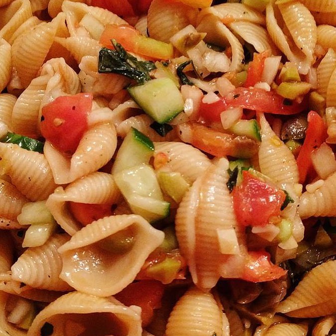 Our Friend @FabulousFaithsFood don’t Play in the Kitchen!! Her “Vegan Italian Pasta Salad” is straight #🔑!! Click the LINK in our BIO for the #RECIPE!! || #YouGottaEatThis #WDYET #MakeAtHome #ChefFabFaith || #💣 #🔥