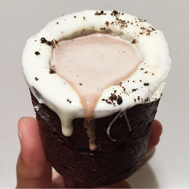 Cookies and Cream Cookie Shot Cup filled with Chocolate Milk from @TheDirtyCookieOC!! In the words of @Mizz_Ro_Ro it’s Coooookierrific and @YouGottaDrinkThis Approved!! || #😍 #💣 #🔑 #🏆 #😳 #🎯