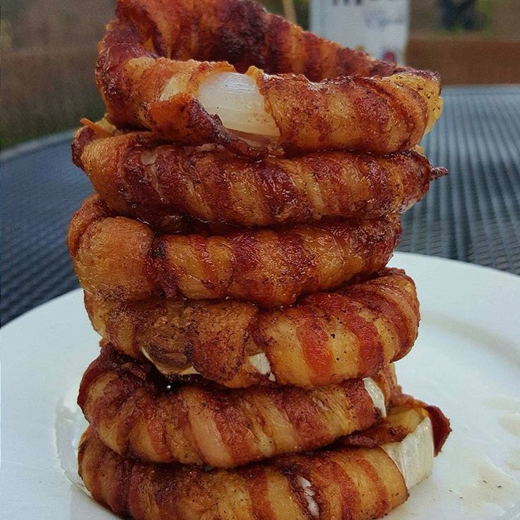 Even though they say onions give you bad breath, these Bacon Wrapped Onions for sure will bring tears of joy to your eyes! @quake89 just created greatness! Who wants one??? And who wants to share with a friend? Tag em to show the love! Btw @instagram where is the bacon emoji we need answers