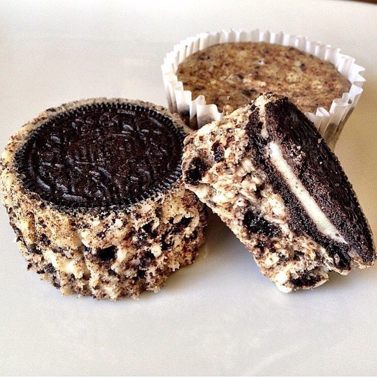 That day when @dad_beets posted this Oreo Cheesecake Cupcake..yeah we’re struggling since then. Who wants one??? 📸 @dad_beets