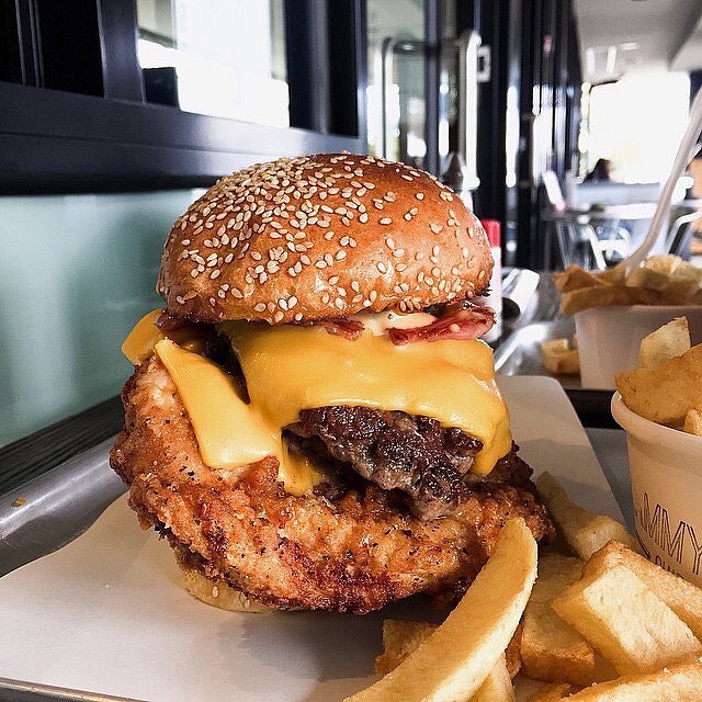 😳 Beef! 😳 Chicken! 😳 Bacon! 😳 Cheese! LORD! 🙏@mammysboystkilda has totally changed our outlook on the traditional burger. This is everything you want and need