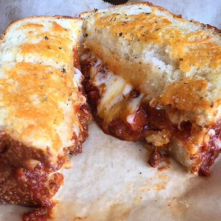 was yesterday….doesn’t mean you can’t enjoy it today as well. Head over to @rosecitypizza and see if they’ll make a special Grilled Chili Cheese for you. Tell em 📸 @rosecitypizza