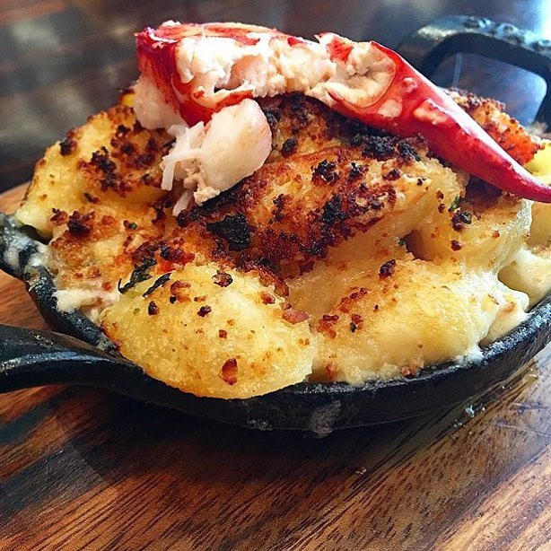 Lobster Mac and Cheese, Taleggio to be exact!! 😍😍😍😍 Man @cafeterianyc has us drooling over here!! 💣🔥💣🔥