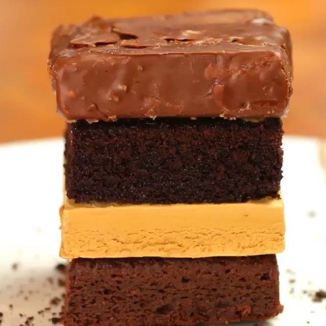 😳😳 Challenge accepted! 😩 
Brownie | caramelized white chocolate ice cream | Devils food cake | liquid Klondike | chocolate rum ganache.🍫🍦🍰 🎥 @buzzfeedfood