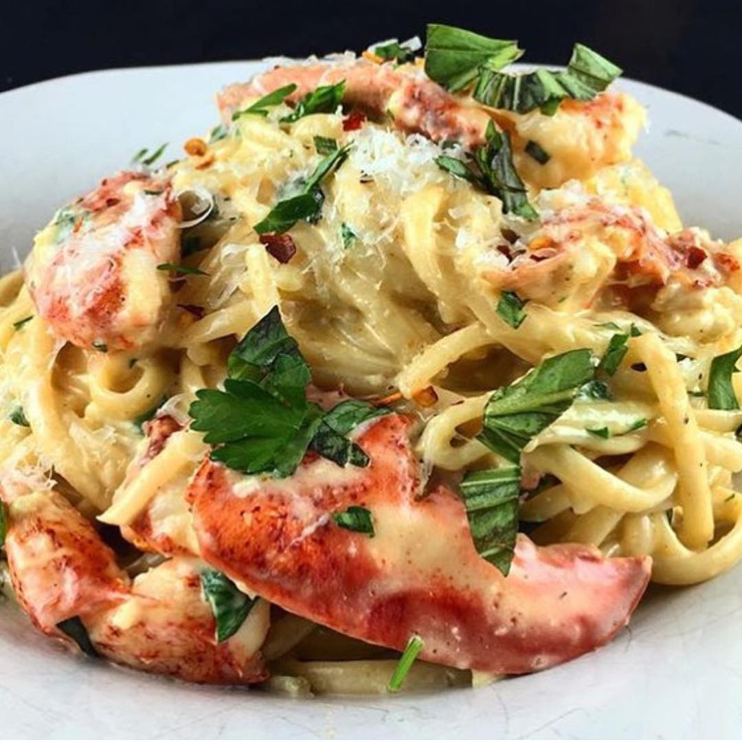 This Lobster Alfredo By @KanyeBreast is a Classic!! Perfect Inspiration for a Sunday Dish Approved!!