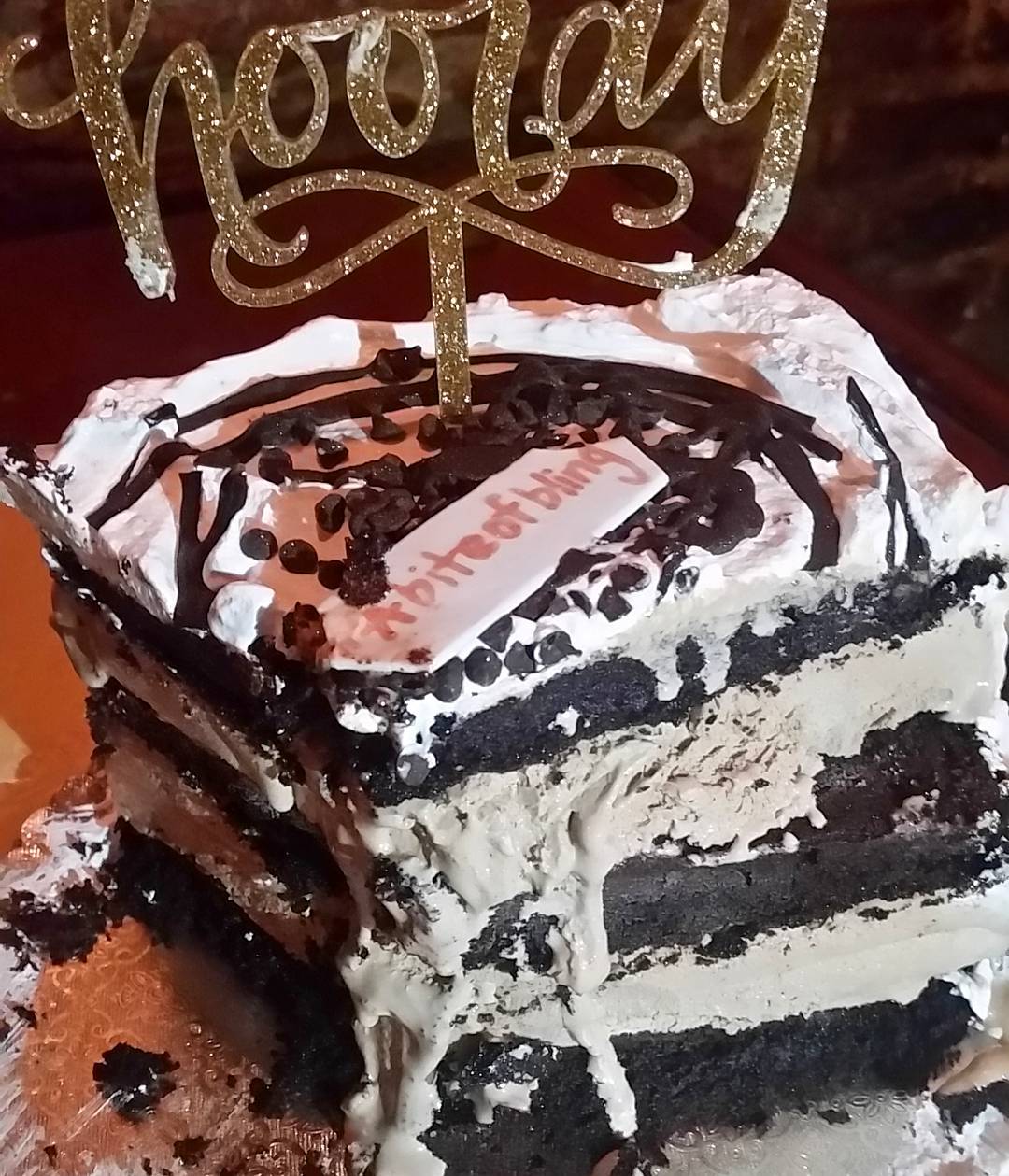 Hooray…..happy National Ice-cream day!!!
Here’s an up close and personal slice of Dark Chocolate Ice Cream Cake from @tipsyscoop  It features their DarkChocolate Whisky SaltedCaramel IceCream, Chocolate Cake & Meringue topped with Chocolate & Caramel drizzle suggests you get
