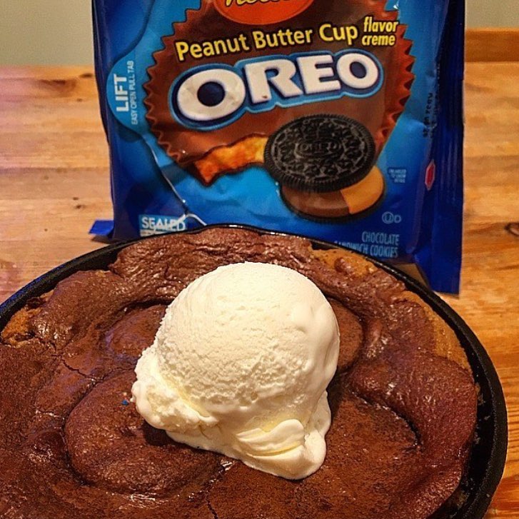 Not too many slutty things we’d approve of. But when it consist Reeses Oreos, Nutella in a Brookie (Brownie & Cookie)? Count us in 📸 @ishouldstartlifting