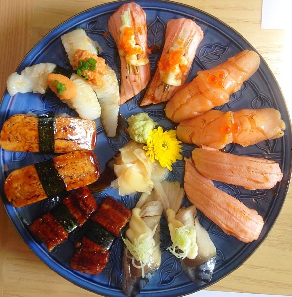 Can you name all the pieces of Sushi on @alexeologist’s plate?