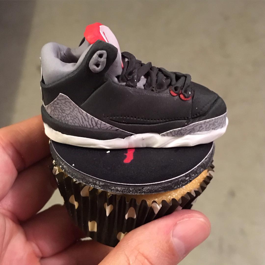 The good folks at @EatGoodNYC made our co founder @PremiumPete so many amazing  #Cupcakes for his Birthday!! How Dope & Detailed is Pete’s favorite #Sneaker the Black Cement #AirJordan 3 looking as a Cupcake!! Surely it’s #YouGottaEatThis Approved!! || #YGET #WDYET #Jordans #AllEdible #Jordan3 || #🏆 #😳 #💣 #🔥