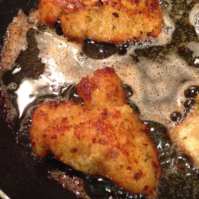 We’re in the Kitchen Cooking with @PremiumPete while he’s on his #RealMenCook Flow, Frying up some delicious Chicken Cutlets!! Mannnnn listen to that Sizzle, they look Great and according to @_BabyPremium_ they are without a Doubt  #YouGottaEatThis Approved!! #💣 #🔥 #😍 #🔑 #👶🏽 || #PremiumEats #YGET #WDYET #MakeAtHome #TeachTheYouth #Chicken #Cutlets || This is what you call Living that @PresenceOverPresents Lifestyle!!