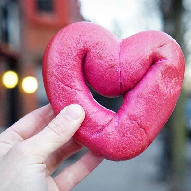Heart Shaped Bagel!! Can You Feel The Love Tonight!! Someone pass the Cream Cheese, Jelly & Butter!! 😍❤️ Happy Day!! | 📸: @NomNomNycGirls