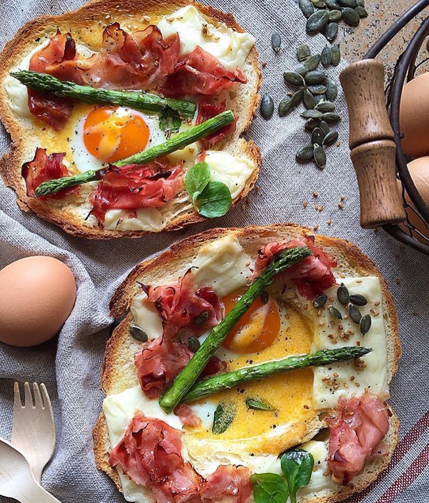 @lauraponts we got our 👀 on you with this meal here. Who else can we trust to put all of this on Toast. We’re talking about Cheese, Eggs, Ham, Cream Cheese and Asparagus could look so good together! Who wants one??