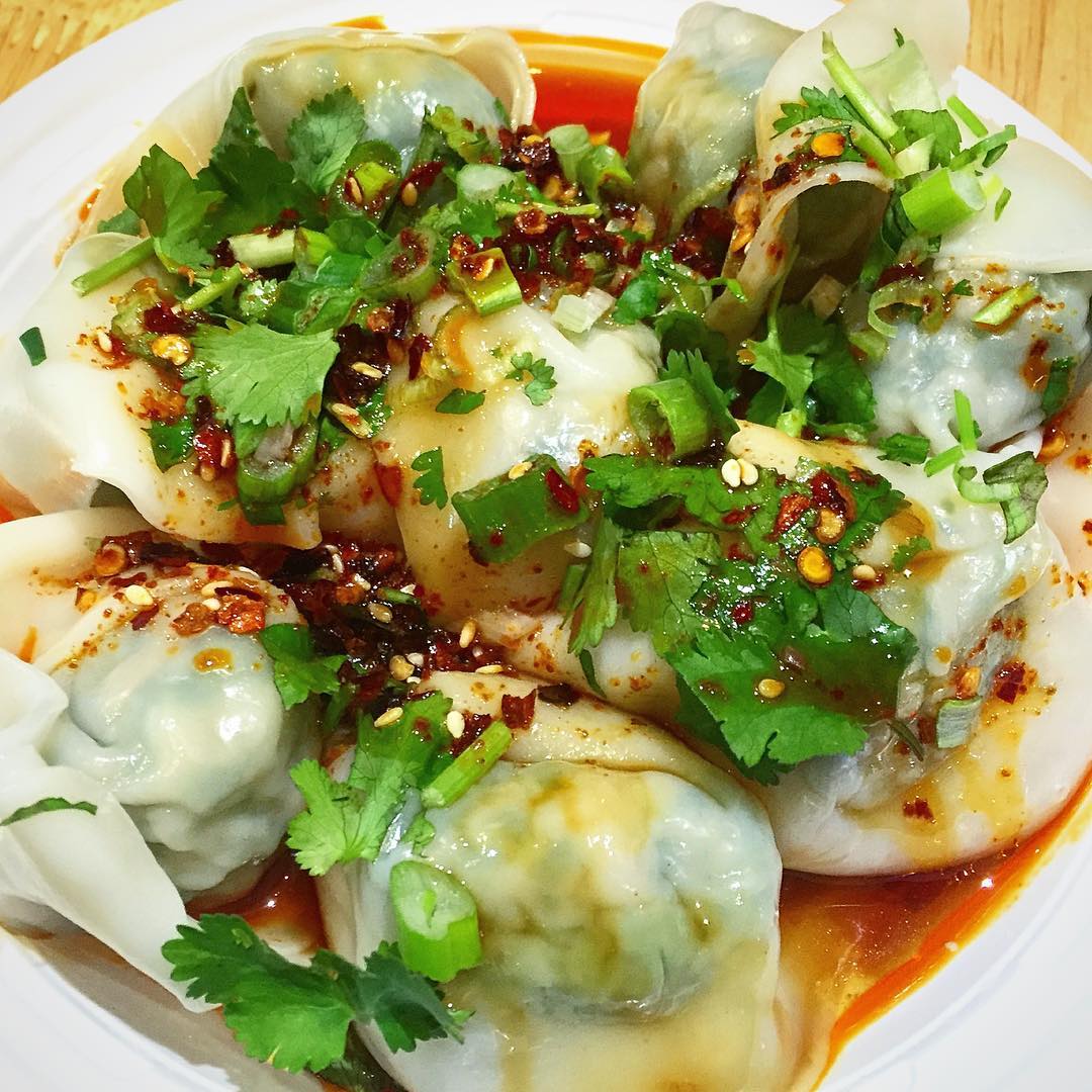 hiiiiii, @cy_eats here to share my fave NYC eats. i 💛 dumplings & my go-to order at Vanessa’s is the shrimp & pork wontons w spicy sauce!!! follow me & keep checking me out here today to see my other faves!