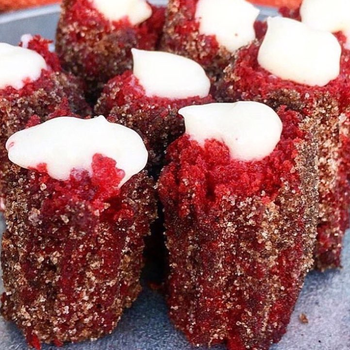 Red Velvet Churros??? 👀 @tacostumadre blessing all the! tag a friend  and comment below 👇👇 all in favor | 📸 @losangeles_eats