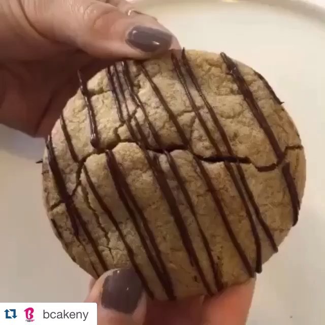 Nutella Filled Cookies!! 😳😍 Hey @BcakeNY We’re not Worthy!! 🔥💣
