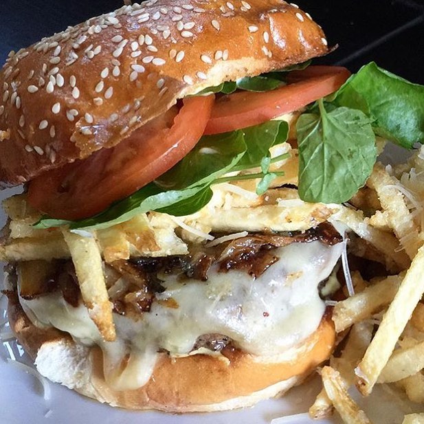 😳🍔😍 1/2lb brisket patty on a toasted sesame bun, topped with truffled garlic-Parmesan fries, watercress, Swiss cheese, grilled onions, tomatoes and a Dijon aioli. Yeah @boxing_donkey this one is Approved!! 💣🔥🔑