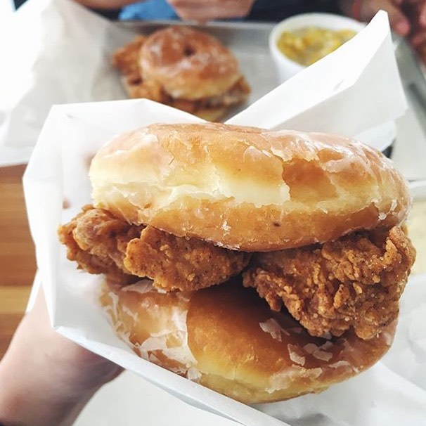 The Fried Chicken Donut Sandwich from @leeschickendonuts with the Bacon Jalapeño Marmalade Sauce on it 😳 Is APPROVED! Just ask @jessicaaatrann! 🍗🍩🐷😍💣🔥