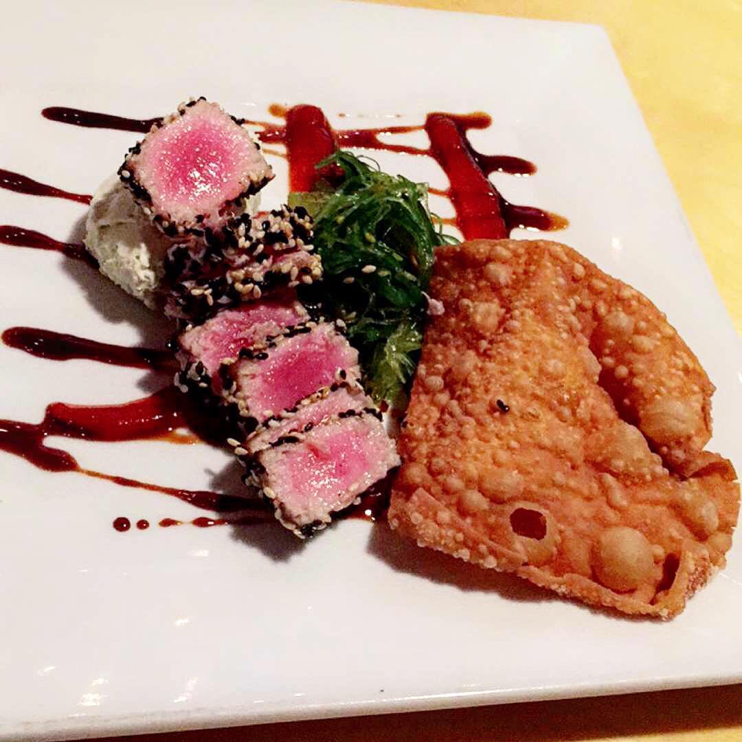 A little sesame-crusted seared tuna is a great way to get the “I don’t eat sushi” crowd to come over to our side, don’t you think? @venturekitchenandbar stays with the approved appetizers when @thomaswilson2 is around!
