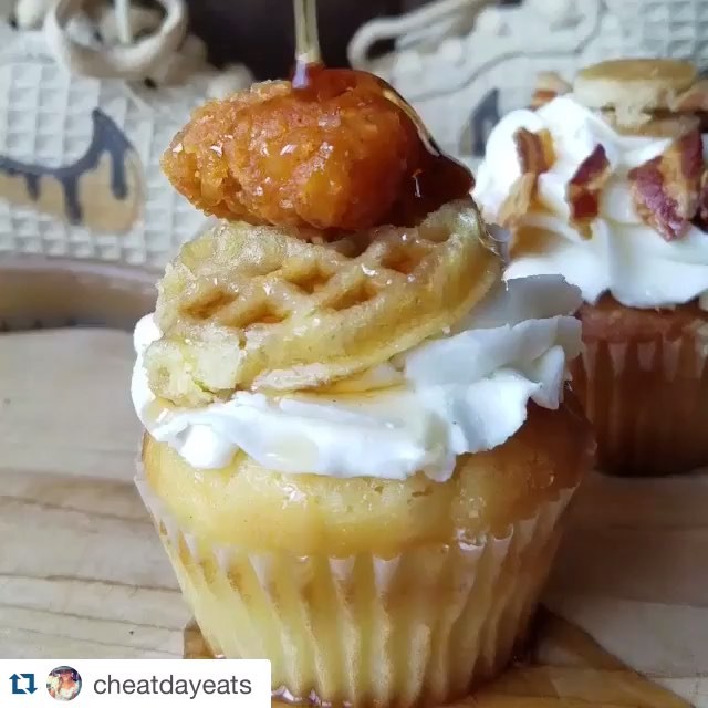 HOLY $H*T!! Chicken and Waffles Cupcakes!! 😍🍗🎂 @CheatDayEats & @CakedUpCafe You Have Us All DROOLING OutCHEA!!