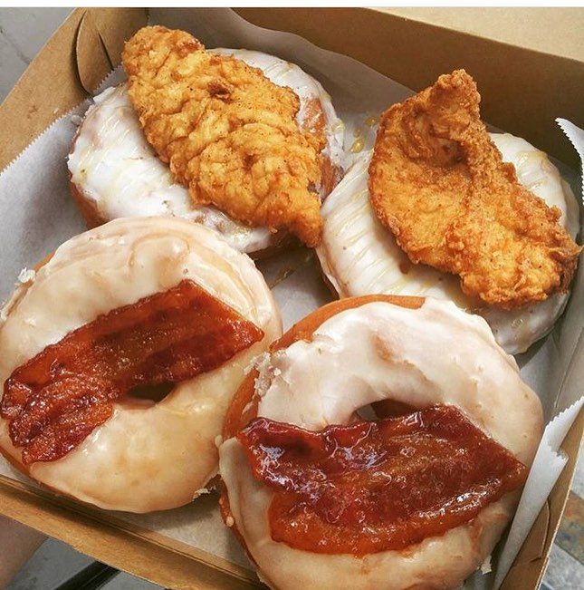 The 3 Greatest things in Life!! Bacon, Donuts & Chicken!! @DoughMakerHTX ain’t nothing to FUX with and @Dallas_Penn Approved!! 🍗🐷🍩 | 😜😍😳