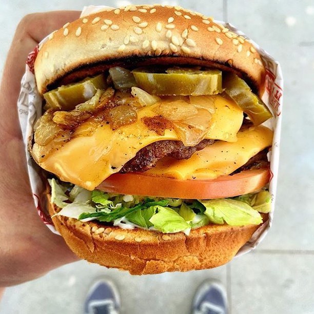 Double Char with cheese, caramelized onions and pickled jalapeños… Hmmm @dad_beets this right here looks like Heaven!! 😍🍔😍
