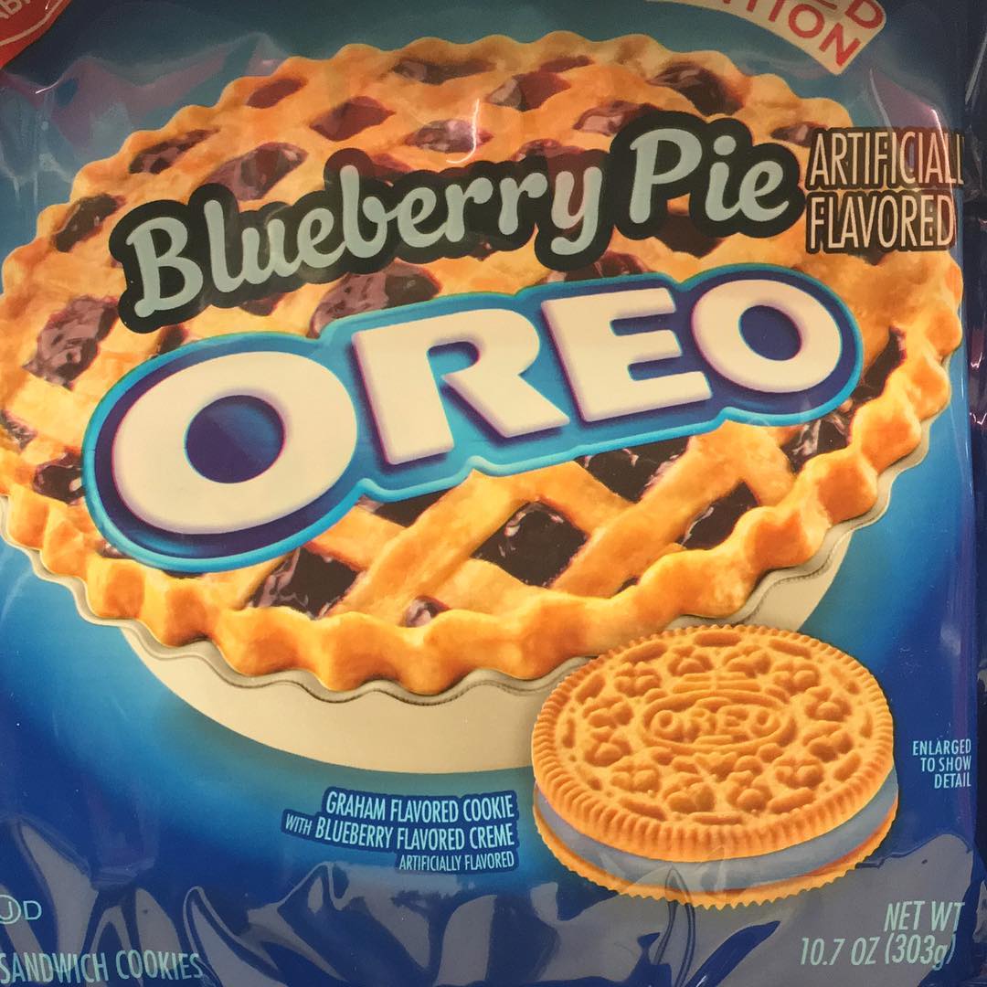 👀 New Flavor Alert ‼️ Blueberry Pie ❓❓ oh my oh my. Who wants some? 📸 @oreo @taylordeats