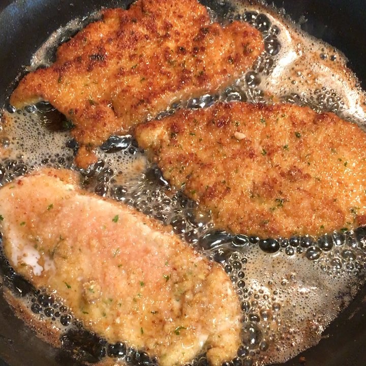 That Sizzle is Everything!! Our very own @PremiumPete is on his Flow Cooking Dinner for the Fam!! Chicken Cutlet & Asparagus on Deck, Save us a Plate Pete!! Who’s Cooking Tonight!?!! 😜🔥😜