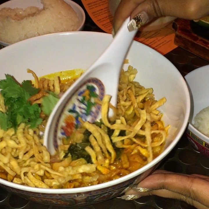 The KHAO SOI from @PigAndKhao is off the CHAIN Approved!! A Must Visit!! 😜💣😍 | 🎥: @Momo_Fosho_Yo